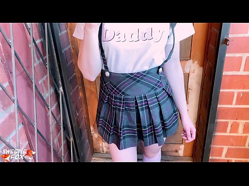 ❤️ 여학생은 그녀의 거시기를 깊이 빨고 수업 ​​대신 성교합니다. 포르노 fb 우리 ko.vbdsm.ru ❌❤