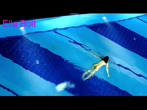 ❤️ 나는 보는 것을 멈출 수 없다, 젊은 금발이 ELLA BOLT 리조트 수영장에서 누드로 수영하다 적발 포르노 fb 우리 ko.vbdsm.ru ❌❤